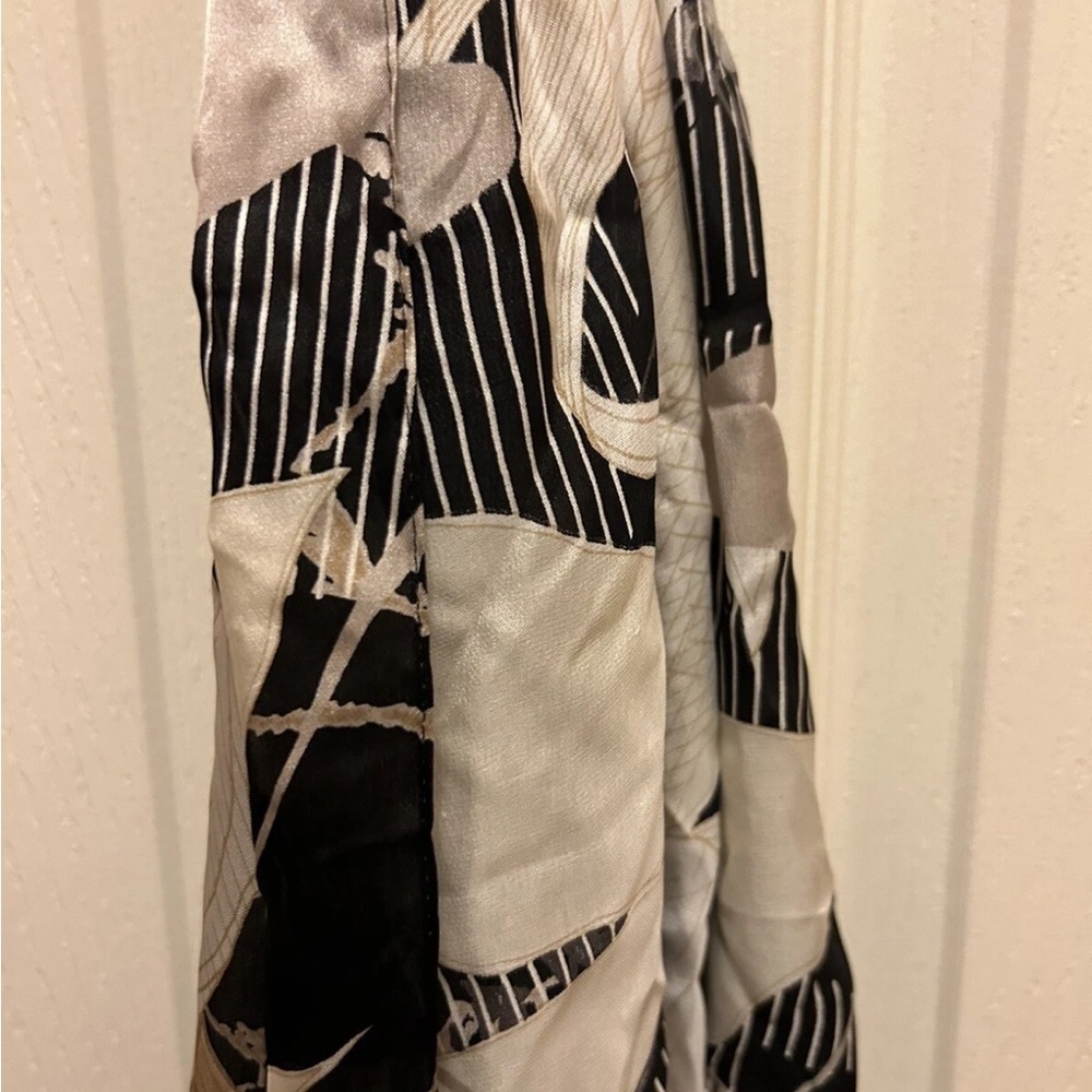 Vince Camuto floral Black and White 100% Silk Scarf - Picture 3 of 8